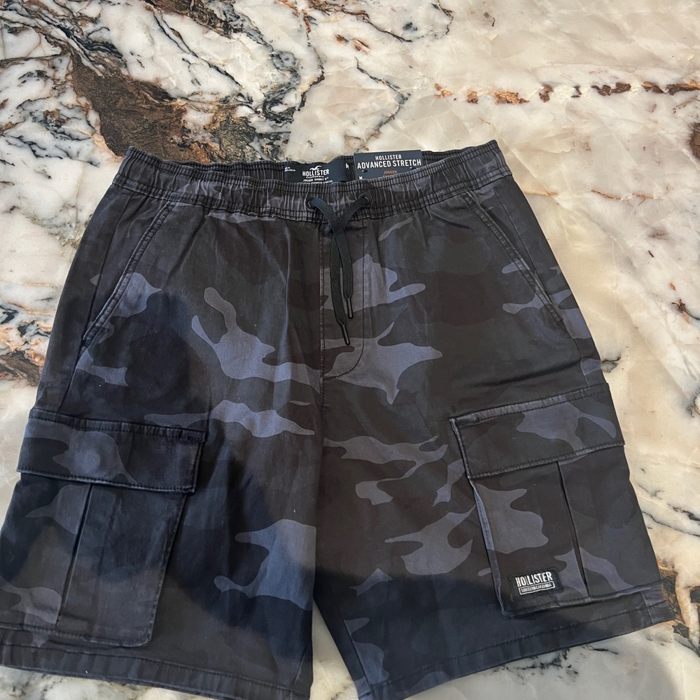 Hollister Gray Cargo Shorts with Camouflage Pattern and Elastic Waistband